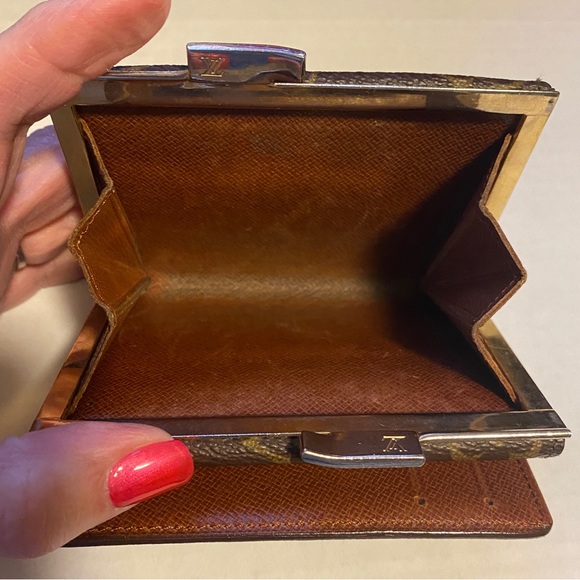 Authentic Louis Vuitton Wallet W/ Kiss Lock Vintage - Picture 8 of 16